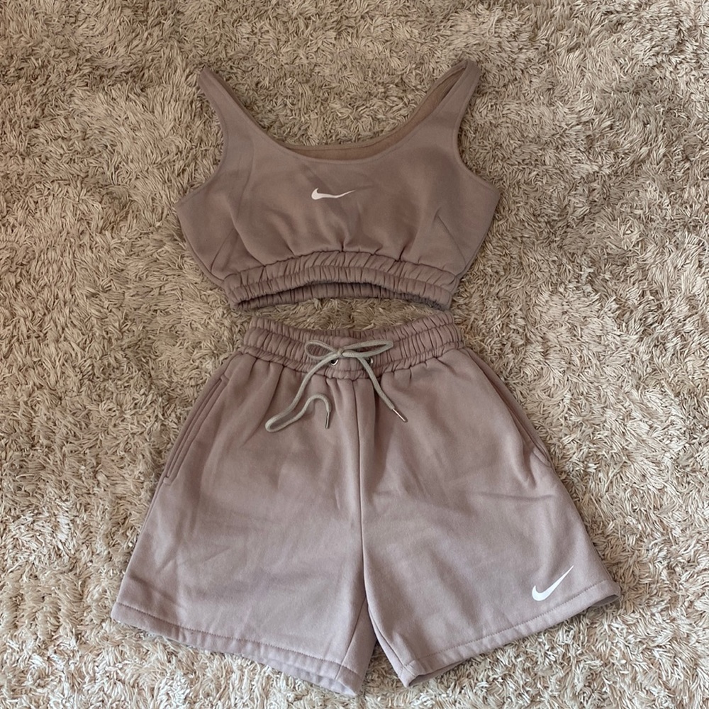 Nike, tan sweat set! Never worn! Size small:)